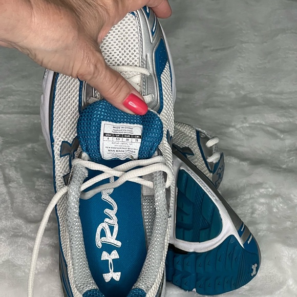 Under Armour Running Shoes - Picture 4 of 4